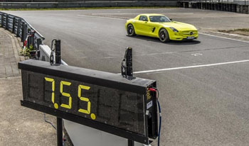 Электрический Mercedes SLS AMG установил рекорд времени на трассе Нюрбургринга